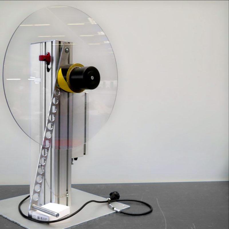 Etikettenaufwickler – Frontansicht mit Plexiglas-Schutzscheibe und Spannkern